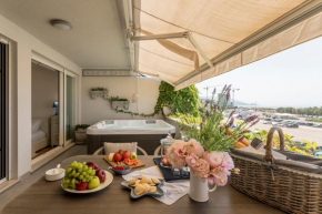 VELEBIS SUPERIOR APARTMENT - luxurious one-room apartment with jacuzzi - prestigious location by the sea in the new city center of Žnjan - panoramic view of the sea and islands - top facilities within